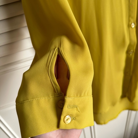 Mustard cutout buttoned Top (S) - Picture 6 of 7
